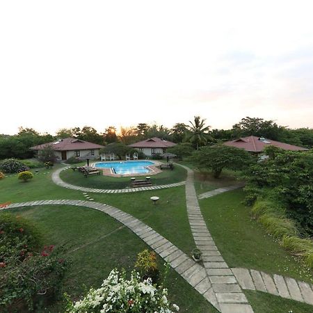 Hibiscus Garden Hotel Tissamaharama Kültér fotó