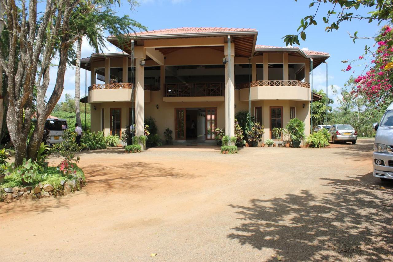 Hibiscus Garden Hotel Tissamaharama Kültér fotó