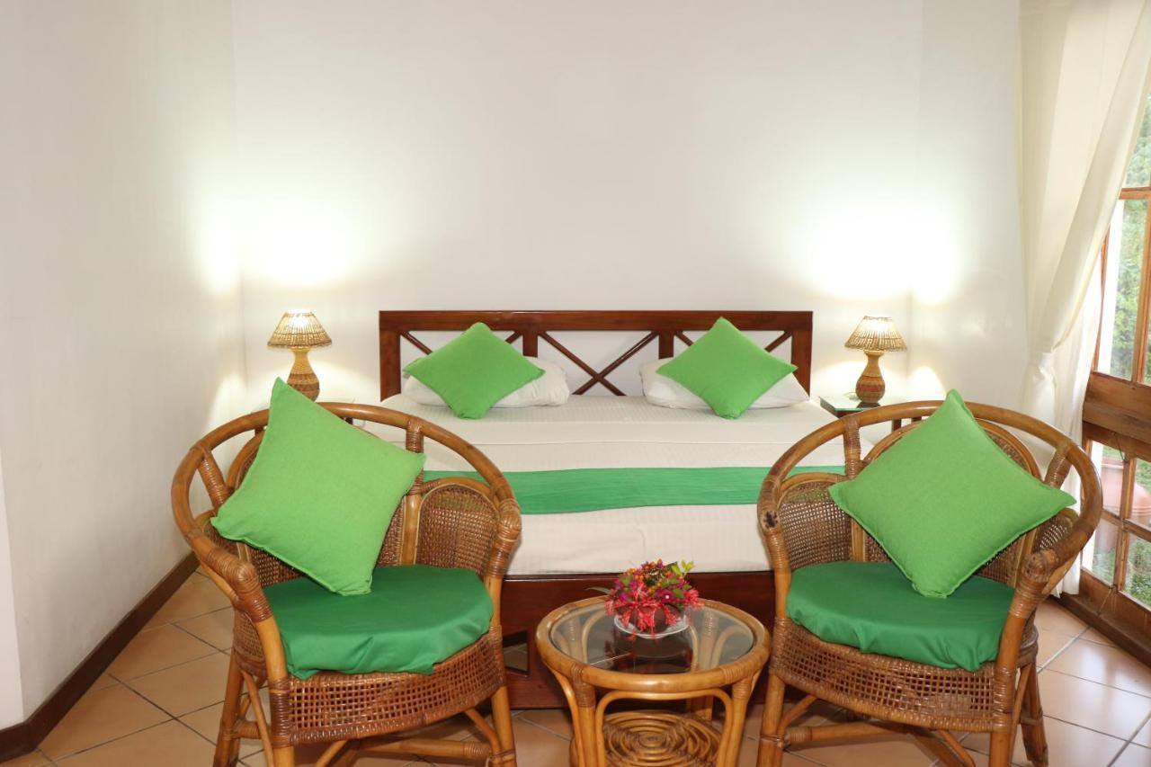 Hibiscus Garden Hotel Tissamaharama Kültér fotó